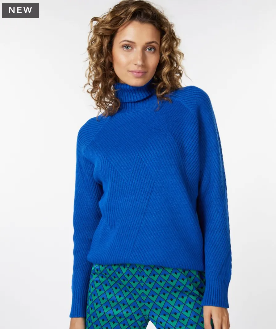Esqualo- Turtleneck Sweater in Fancy Pattern