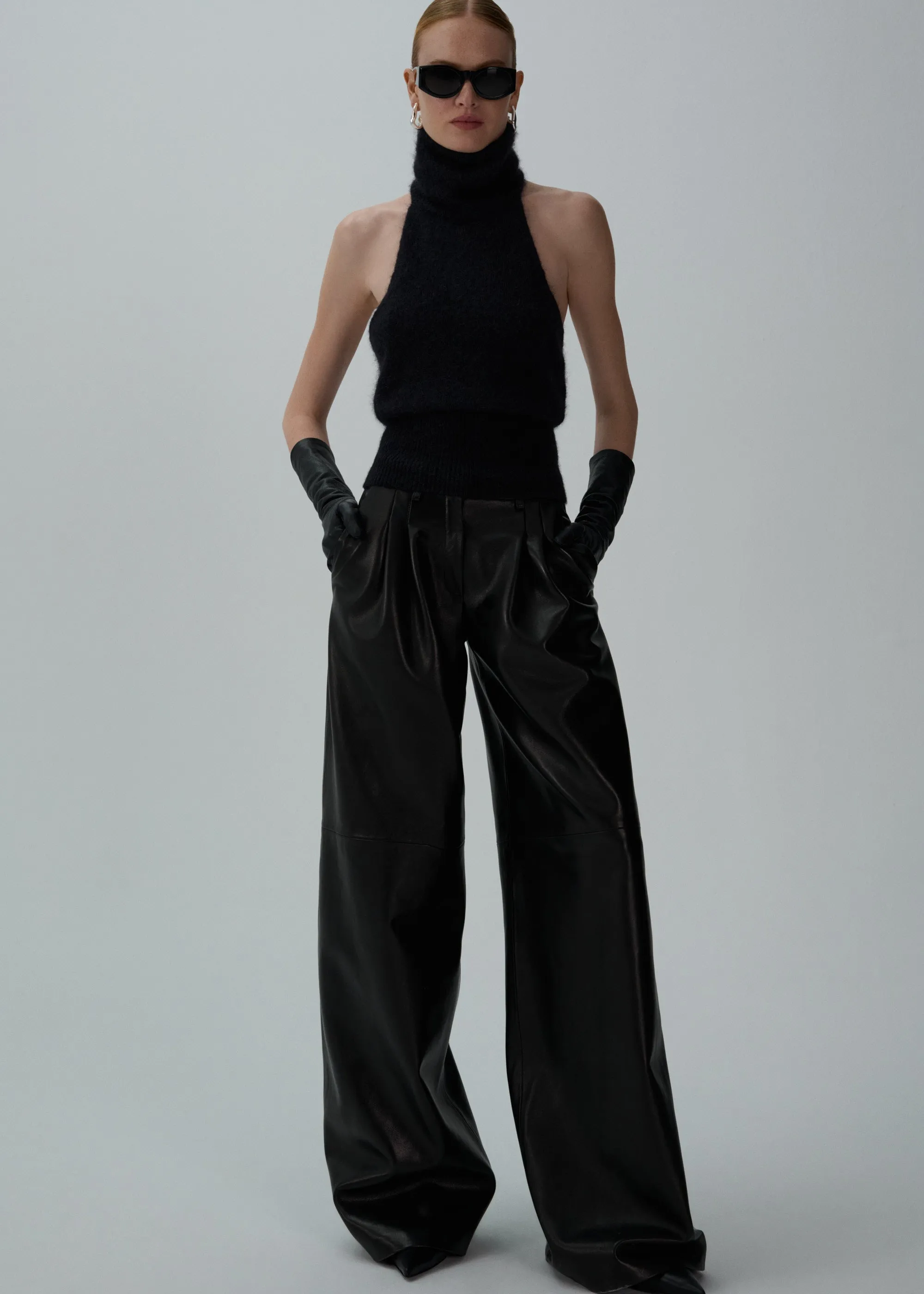 High-neck halter top in black