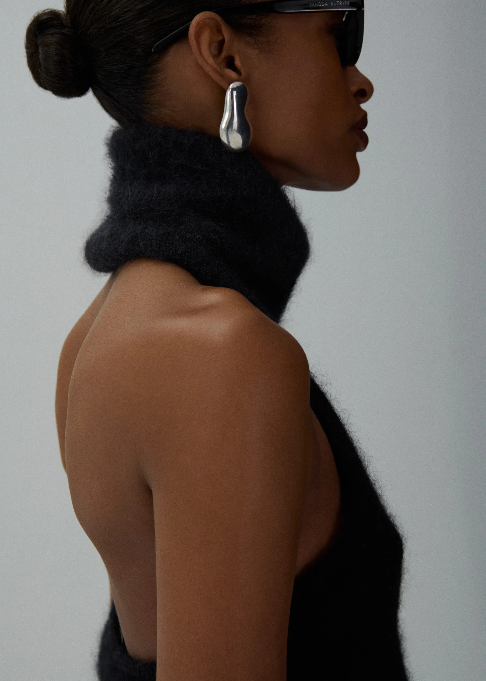 High-neck halter top in black