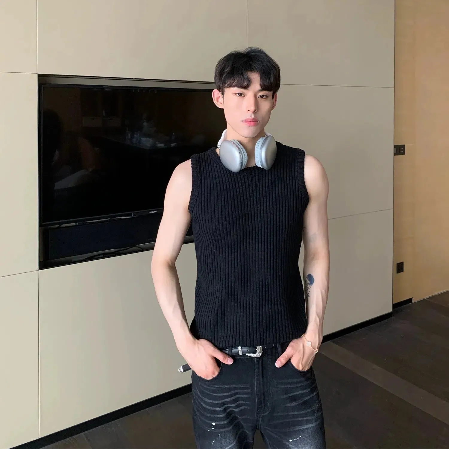 Round Neck Knitted Vest